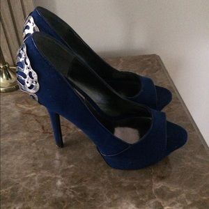Carlos Santa Heels
